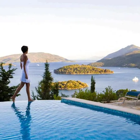Two Greek Villas * Nidhrion